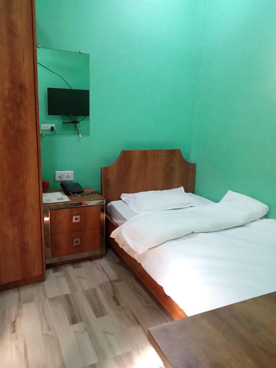 Serenity Inn And Grill Guwahati Exterior foto